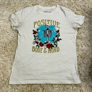 Women’s white graphic tee shirt